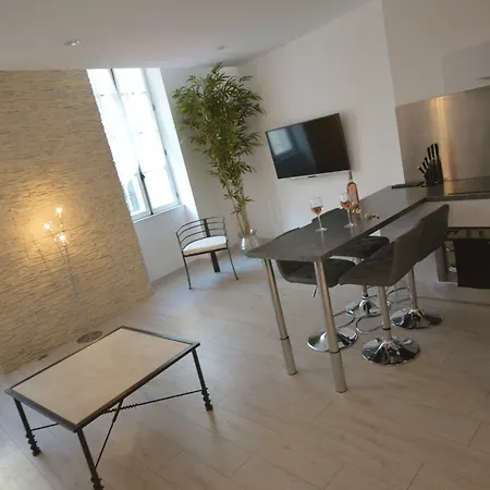 Les Du Vieux Port Apartment *