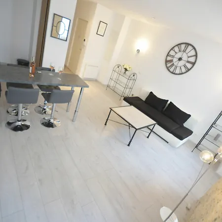 Les Du Vieux Port Apartment *