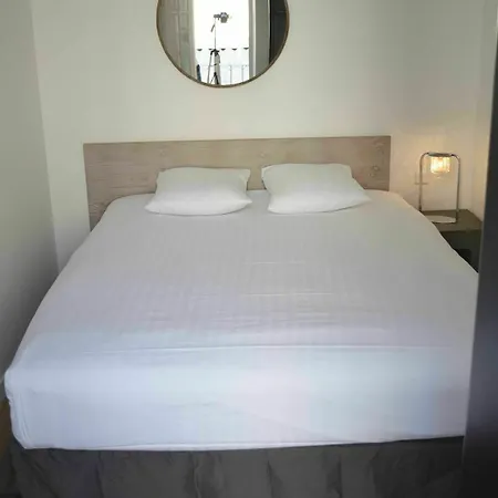Les Du Vieux Port Apartment *